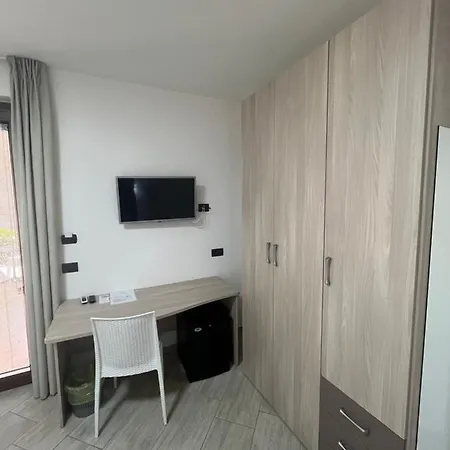 Residenza Azzurra Hotel *